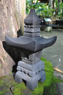 Lava stone pagoda - 1 tier - 50 x 25 x 25cm