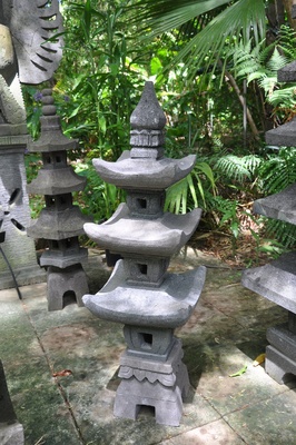 Lava stone pagoda - 3 tier - 100 x 30 x 30cm