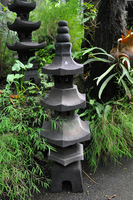 Lava stone pagoda - Hexagonal 3 tier - 100 x 30 x 30cm
