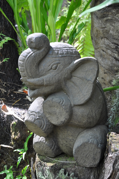 Stone sitting elephant - 50cm - Brown