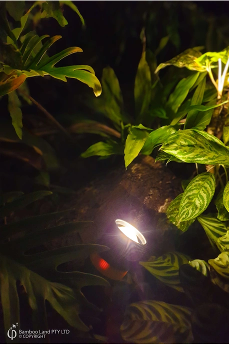 Adjustable solar spotlights