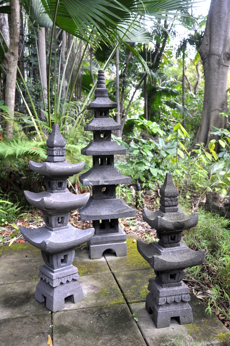 Lava stone pagoda - 1 tier on stand - 65 x 30 x 40cm