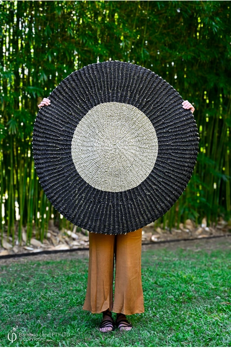 Handwoven round rug - Natural seagrass and black rattan - 120cm